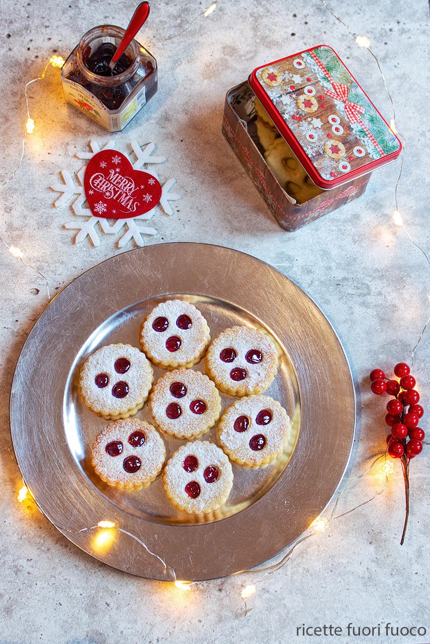 linzer-augen-linzer cookie