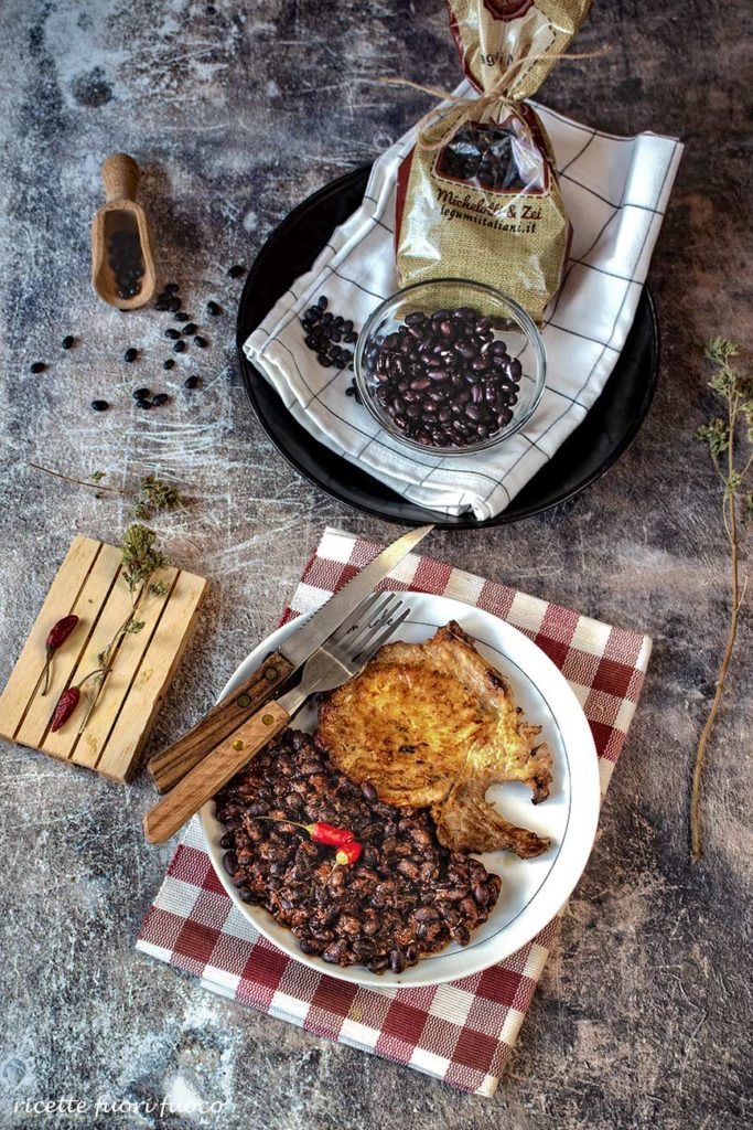 Braciole di maiale con fagioli al peperoncino